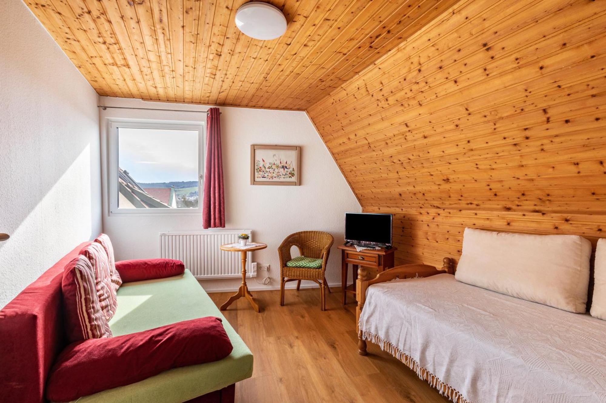 Apartmenthaus Ferienwohnungen Sila Weinstadt Bagian luar foto