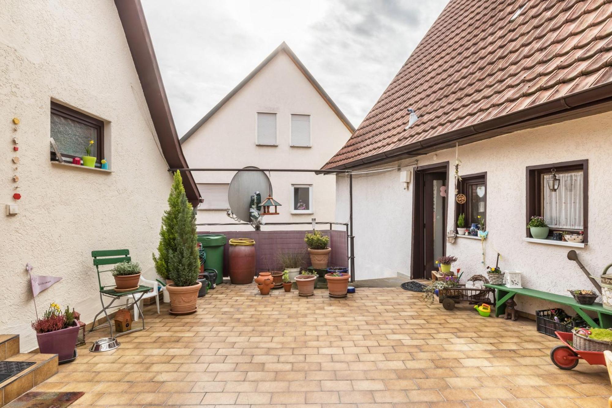 Apartmenthaus Ferienwohnungen Sila Weinstadt Bagian luar foto