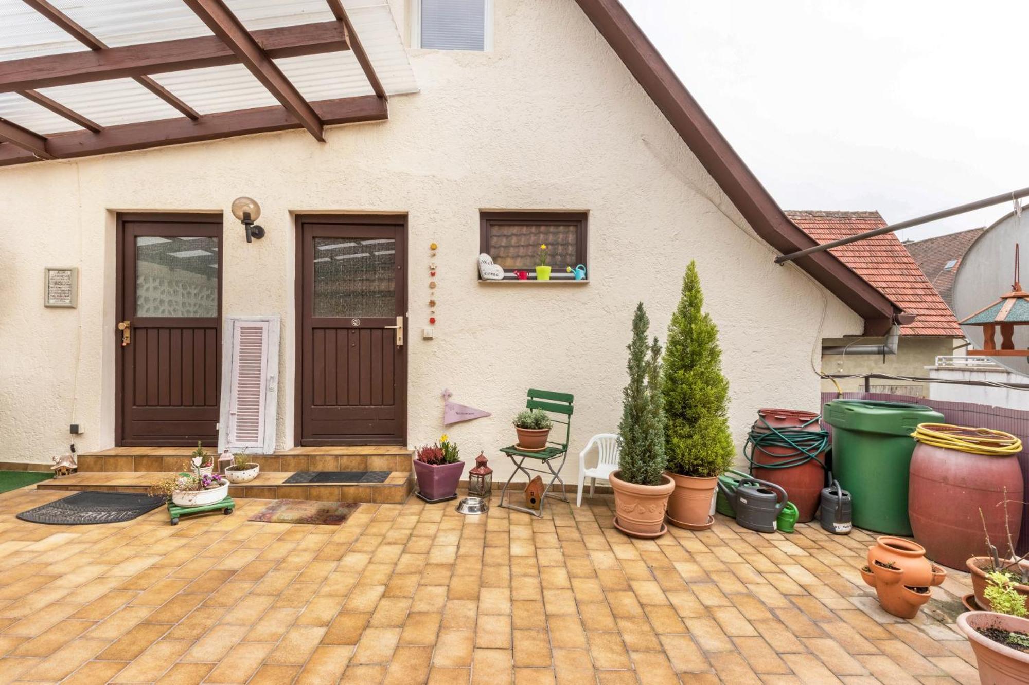 Apartmenthaus Ferienwohnungen Sila Weinstadt Bagian luar foto