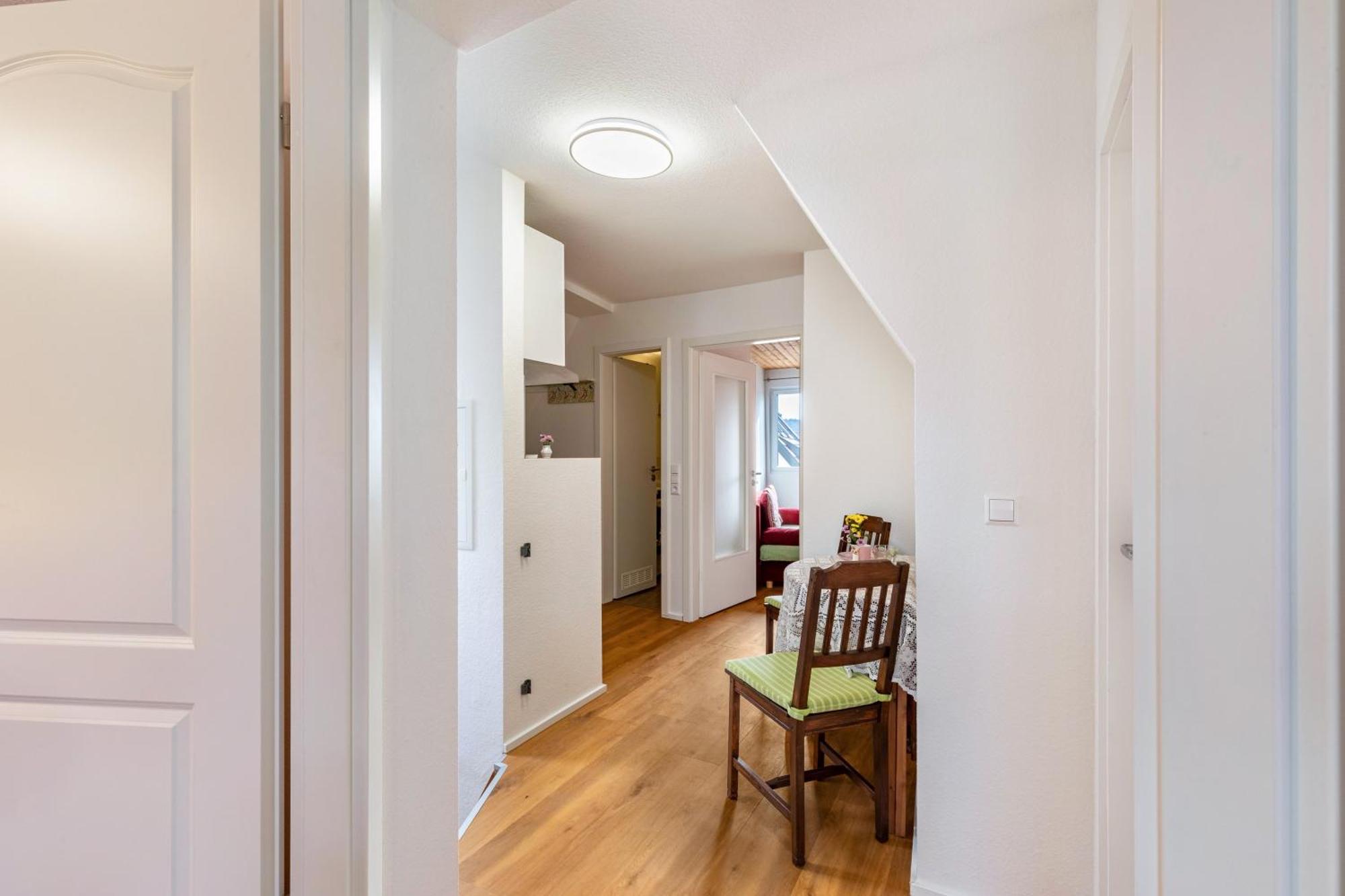 Apartmenthaus Ferienwohnungen Sila Weinstadt Bagian luar foto