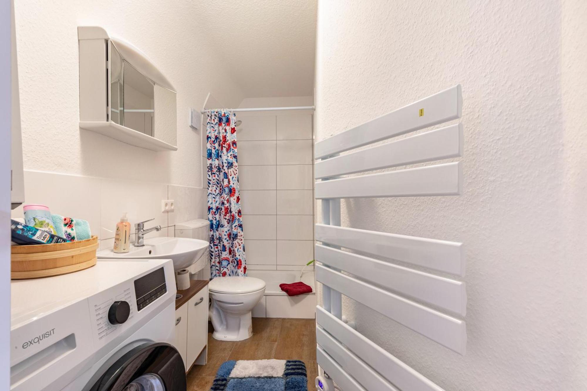 Apartmenthaus Ferienwohnungen Sila Weinstadt Bagian luar foto