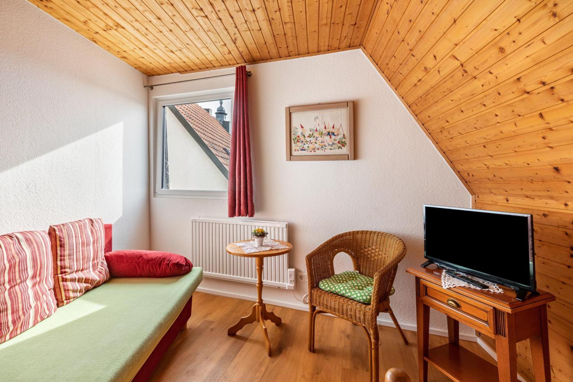 Apartmenthaus Ferienwohnungen Sila Weinstadt Bagian luar foto
