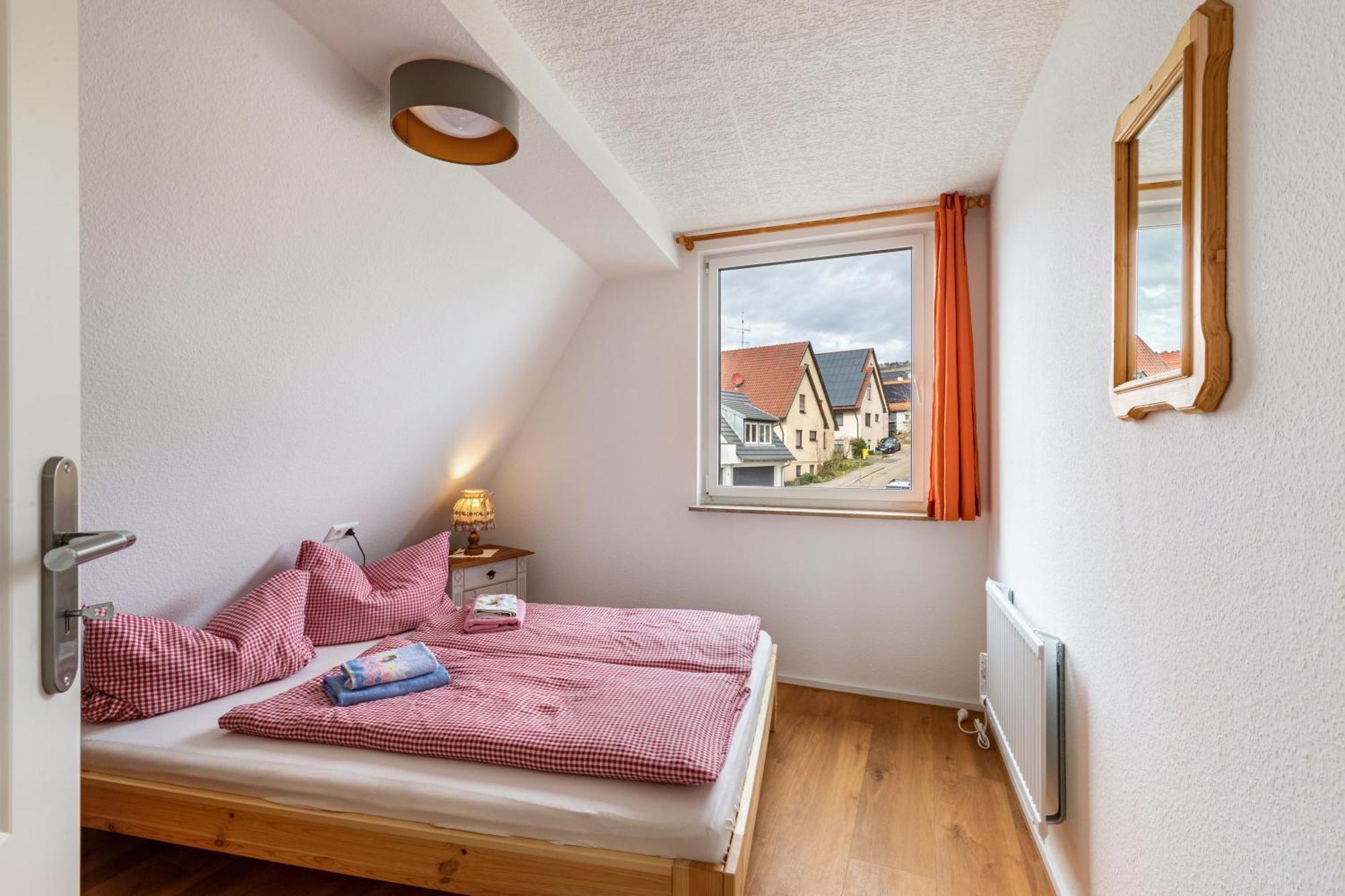 Apartmenthaus Ferienwohnungen Sila Weinstadt Bagian luar foto