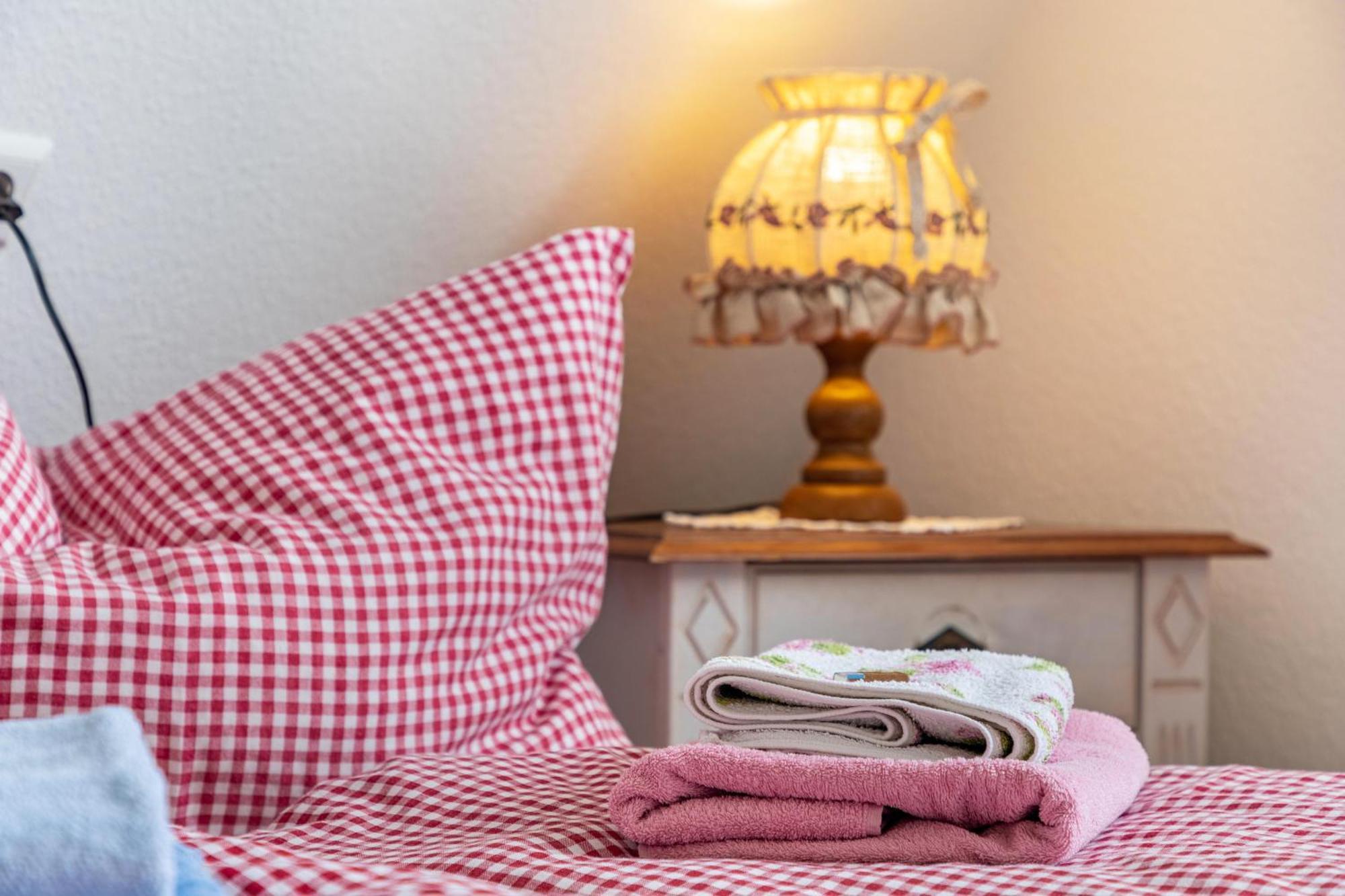 Apartmenthaus Ferienwohnungen Sila Weinstadt Bagian luar foto