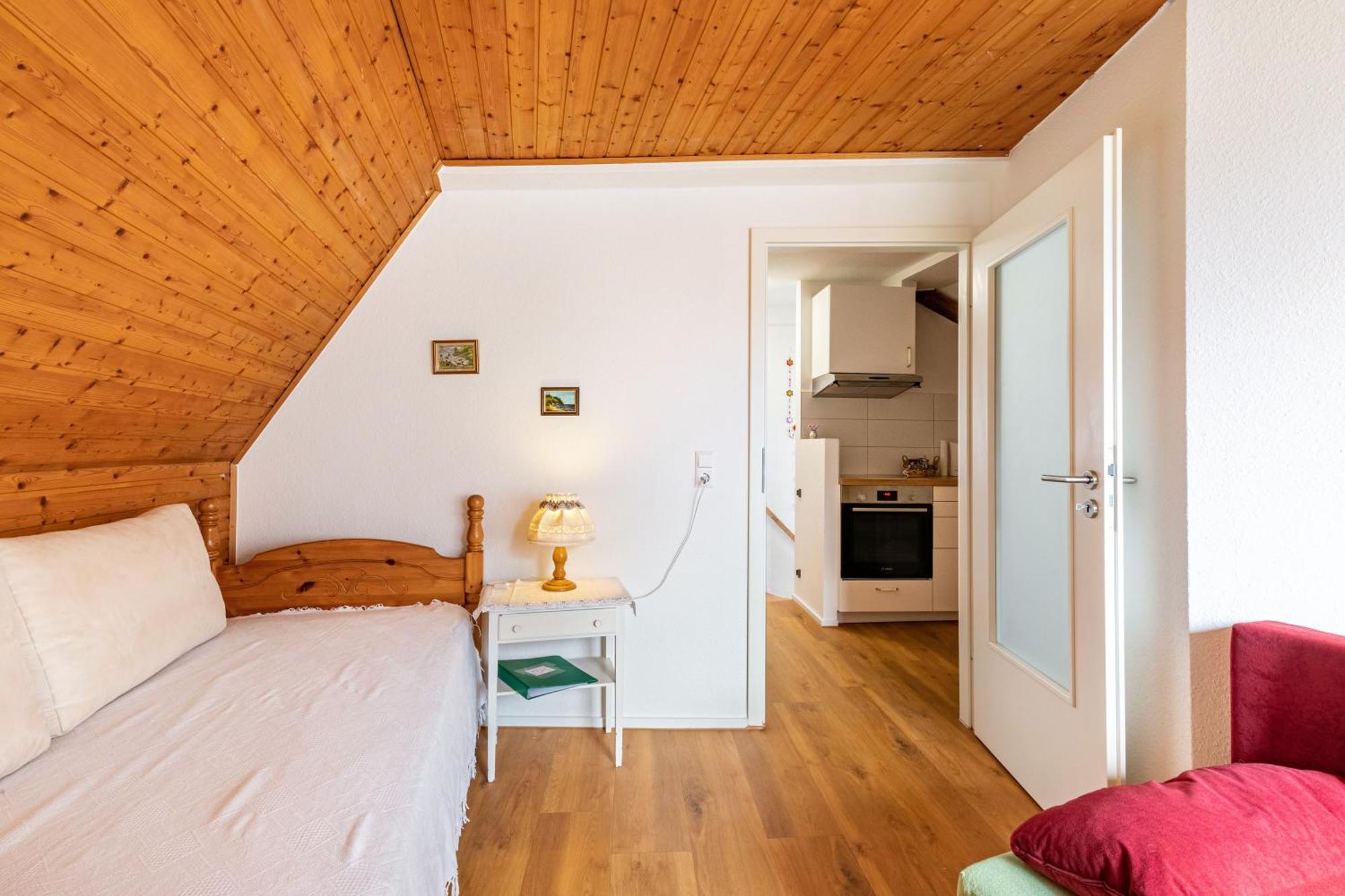 Apartmenthaus Ferienwohnungen Sila Weinstadt Bagian luar foto