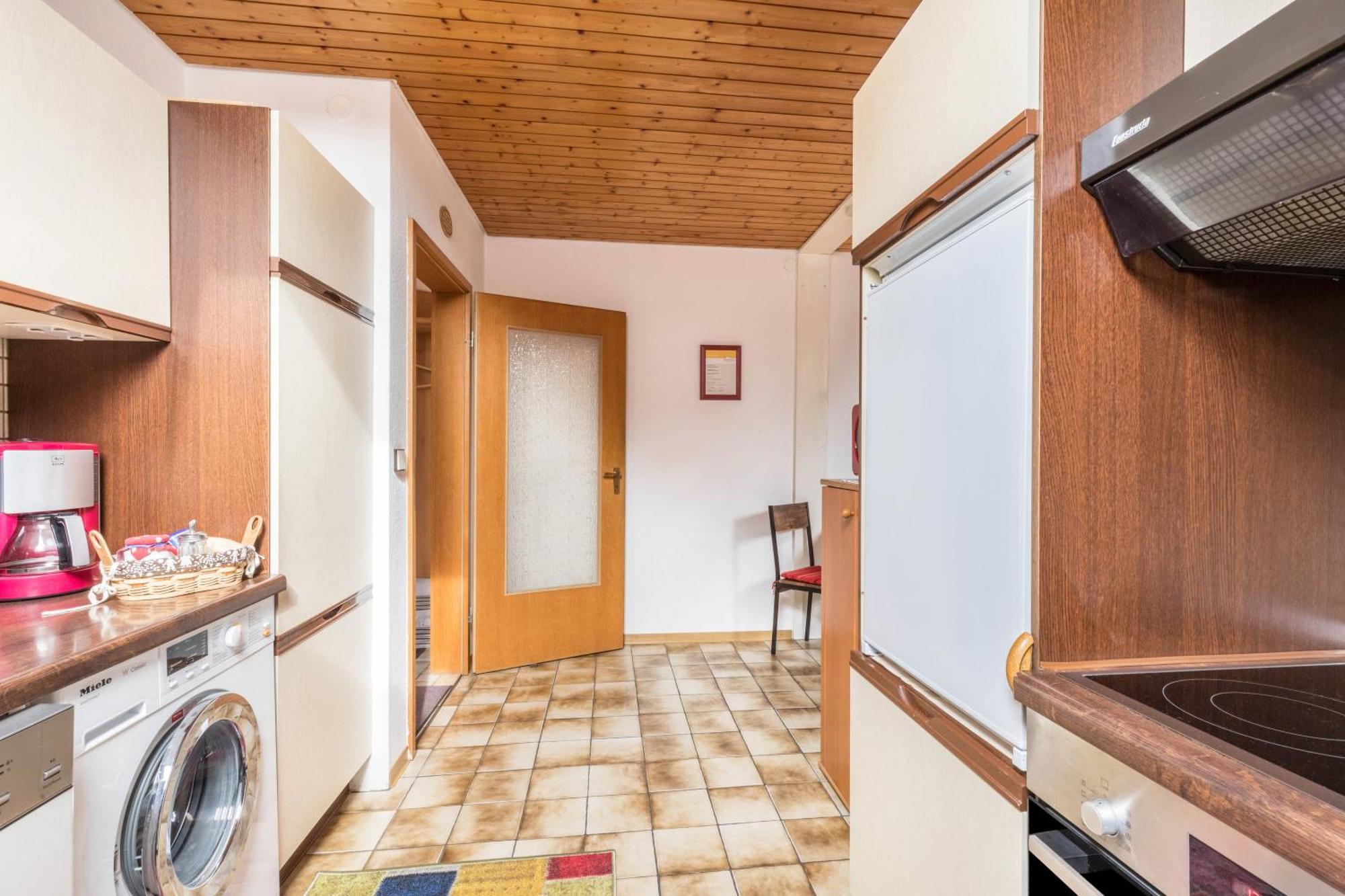 Apartmenthaus Ferienwohnungen Sila Weinstadt Bagian luar foto