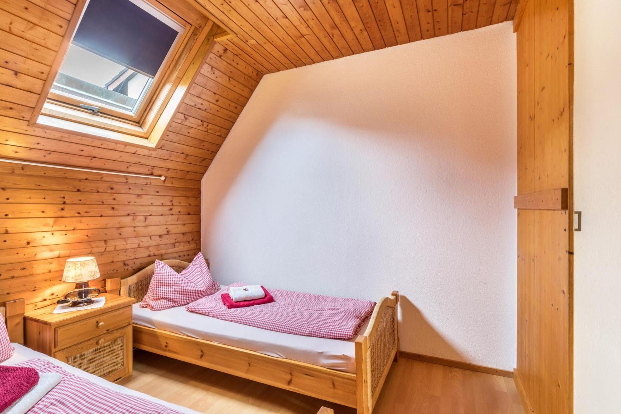 Apartmenthaus Ferienwohnungen Sila Weinstadt Bagian luar foto