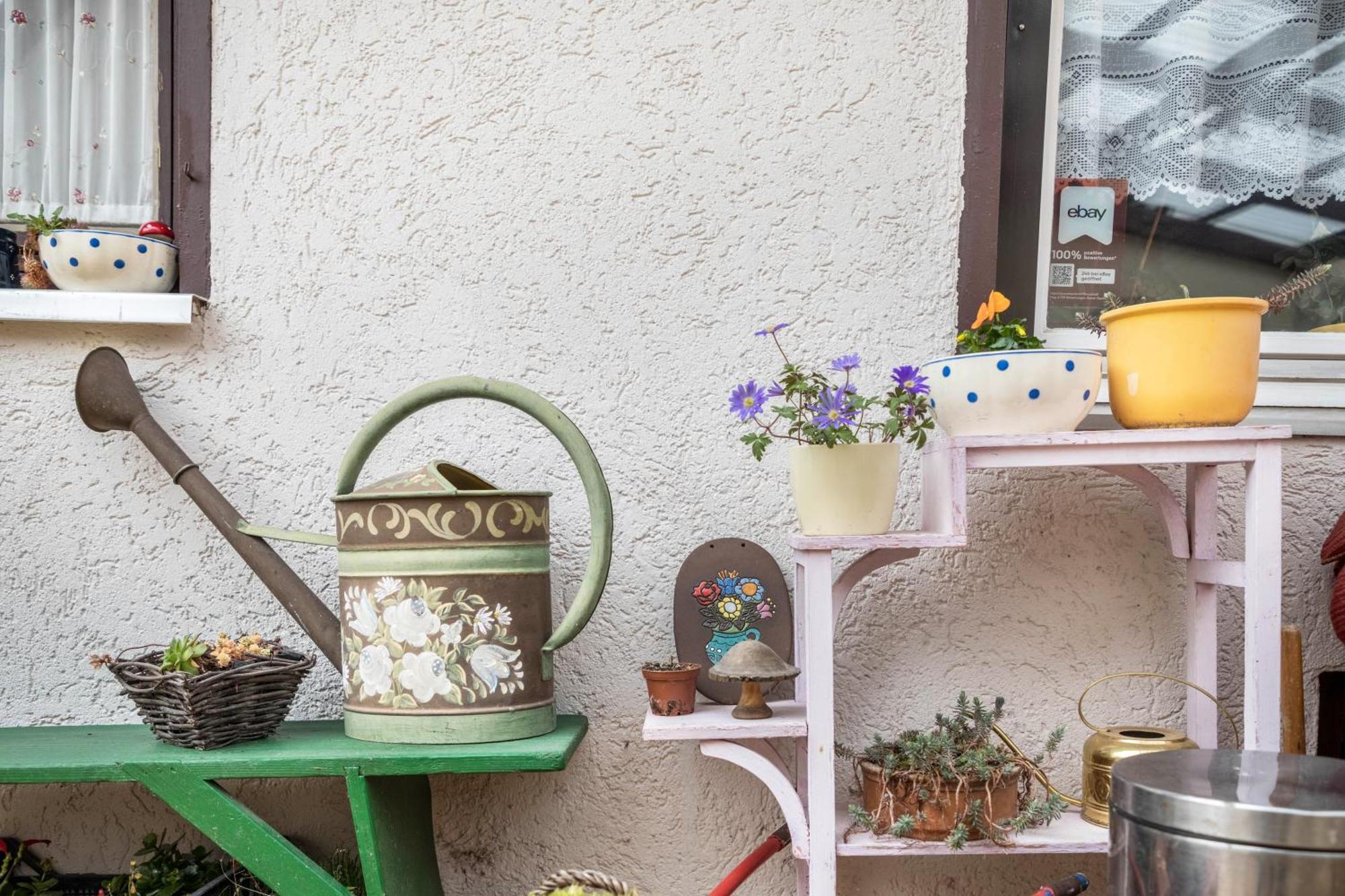 Apartmenthaus Ferienwohnungen Sila Weinstadt Bagian luar foto