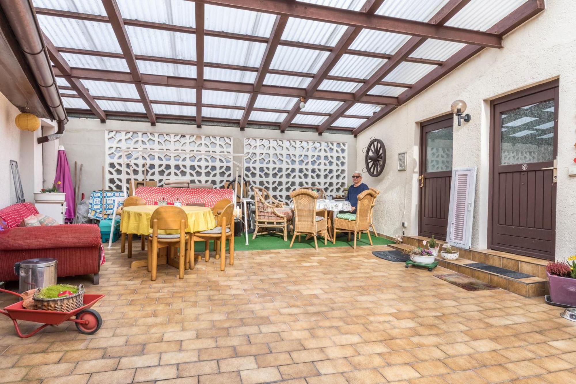 Apartmenthaus Ferienwohnungen Sila Weinstadt Bagian luar foto