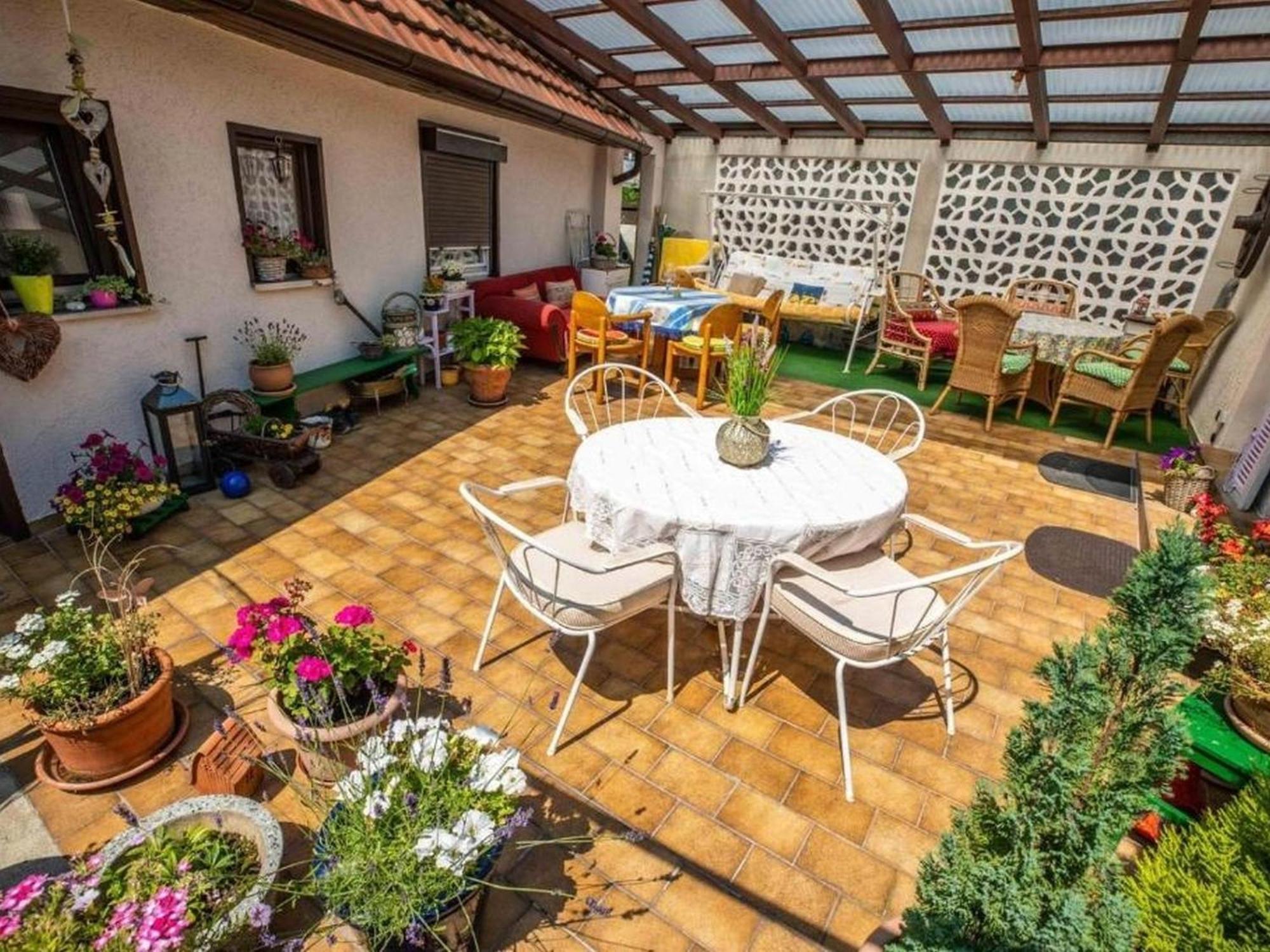 Apartmenthaus Ferienwohnungen Sila Weinstadt Bagian luar foto