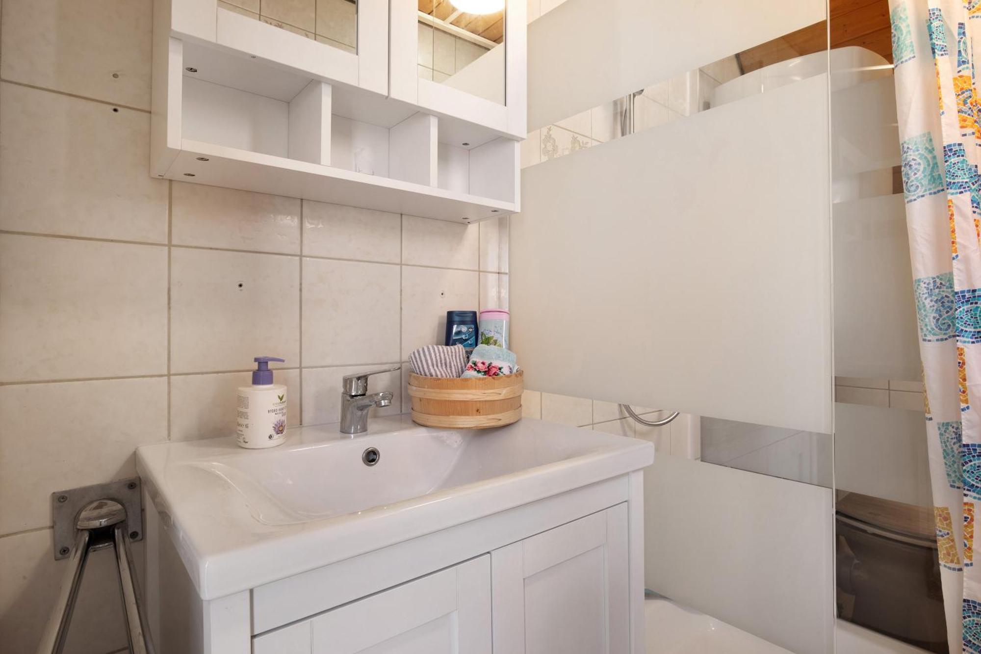 Apartmenthaus Ferienwohnungen Sila Weinstadt Bagian luar foto